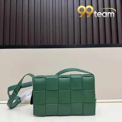 BOTTEGA VENETTA | Item ID: 20813