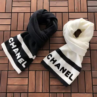 CHANEL Schal