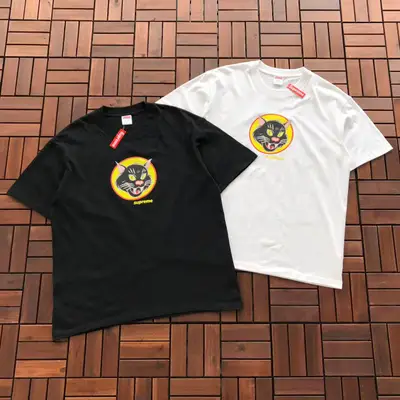 SUPREME T-Shirt