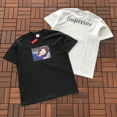 SUPREME T-Shirt