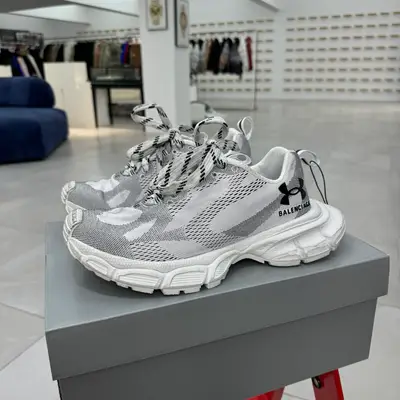 BALENCIAGA