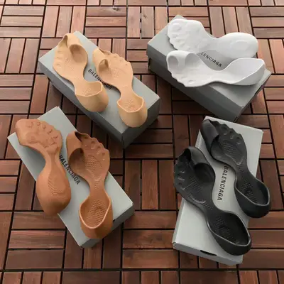 BALENCIAGA