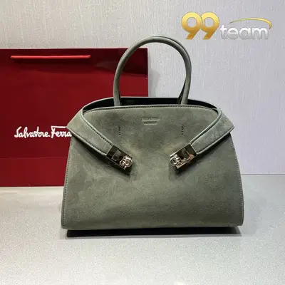 FERRAGAMO | Item ID: 22111