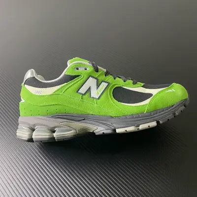 NEW BALANCE 2002R
