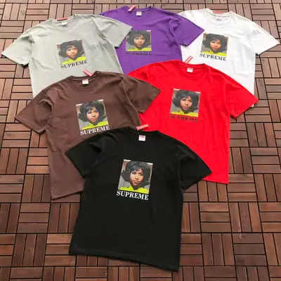SUPREME T-Shirt