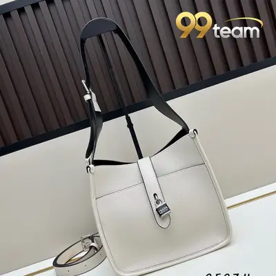 PRADA | Item ID: 09431