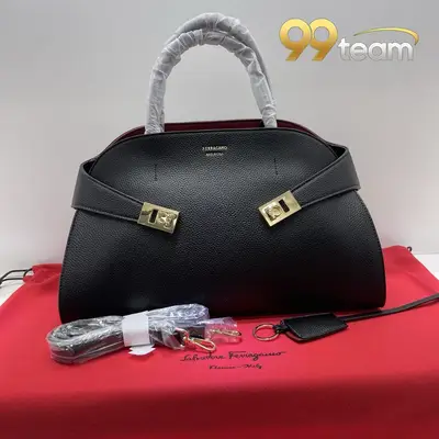 FERRAGAMO | Item ID: 22140