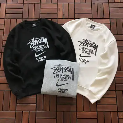 NIKE Sweater