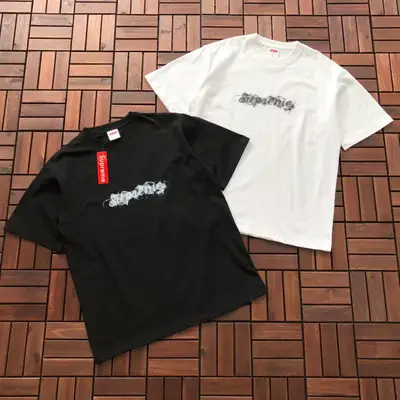SUPREME T-Shirt