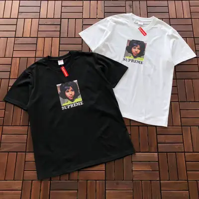 SUPREME T-Shirt