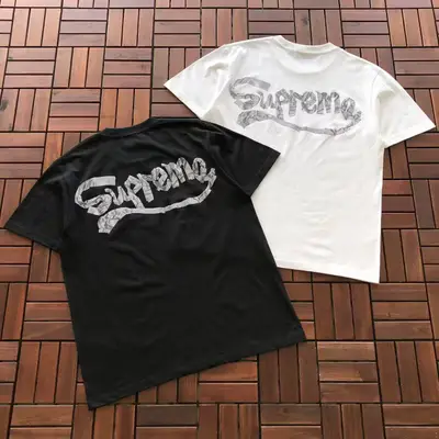 SUPREME T-Shirt