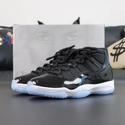 JORDAN 11
