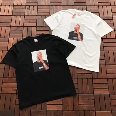 SUPREME T-Shirt