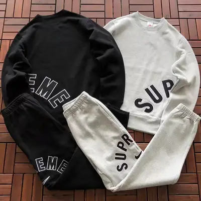 SUPREME Sweater