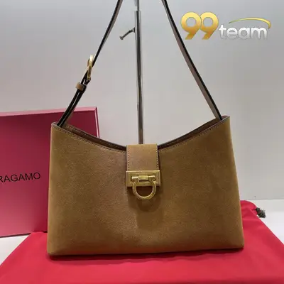 FERRAGAMO | Item ID: 22155