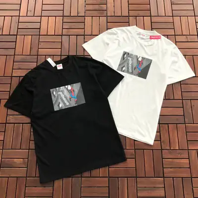 SUPREME T-Shirt