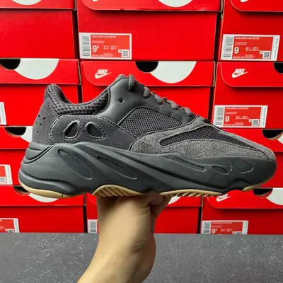 YEEZY Boost 700
