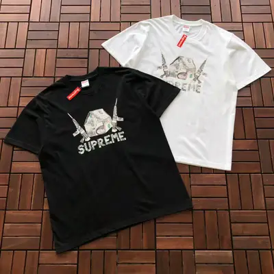 SUPREME T-Shirt
