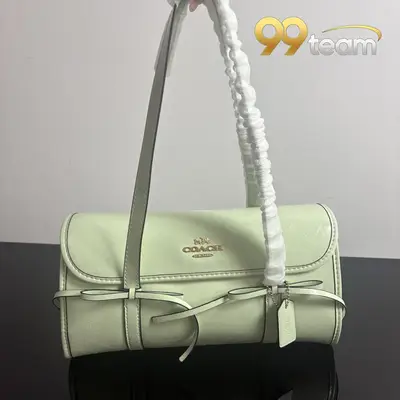 COACH | Item ID: 04446