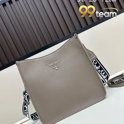 PRADA | Item ID: 09480