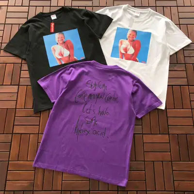 SUPREME T-Shirt