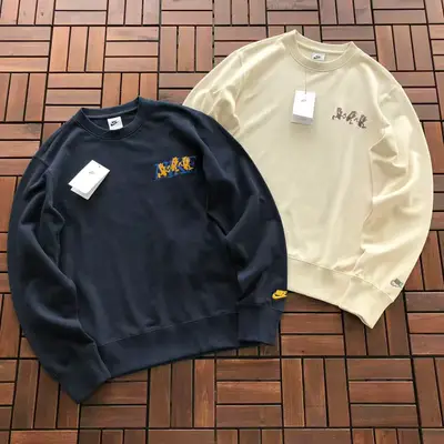 NIKE Sweater