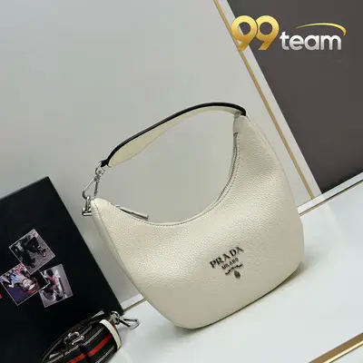 PRADA | Item ID: 09526