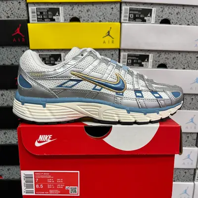 NIKE