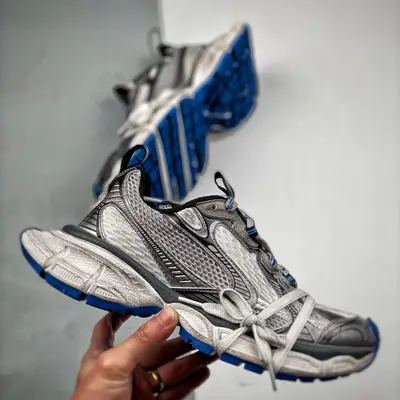 BALENCIAGA