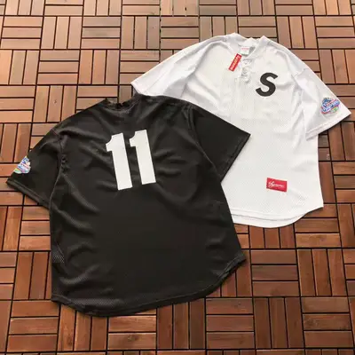 SUPREME T-Shirt