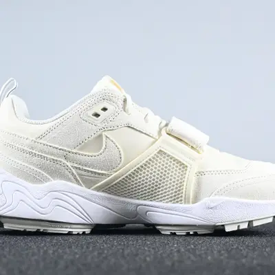 NIKE Sneaker