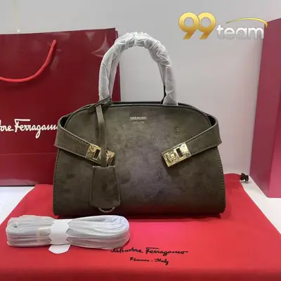 FERRAGAMO | Item ID: 22150