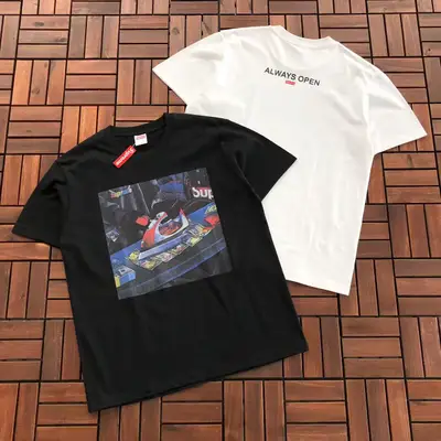 SUPREME T-Shirt