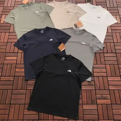 THE NORTH FACE T-Shirt