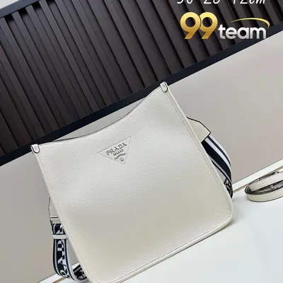 PRADA | Item ID: 09484