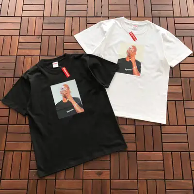 SUPREME T-Shirt