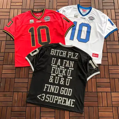 SUPREME T-Shirt