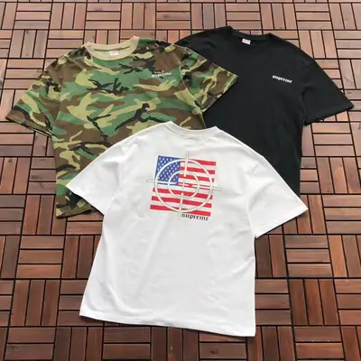 SUPREME T-Shirt