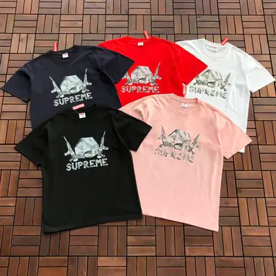 SUPREME T-Shirt
