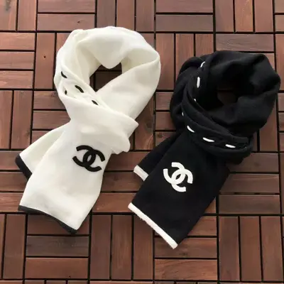 CHANEL Schal