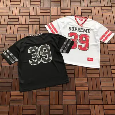 SUPREME T-Shirt