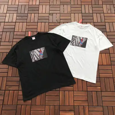 SUPREME T-Shirt