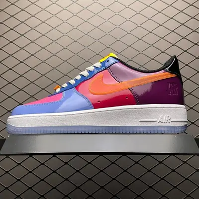 NIKE