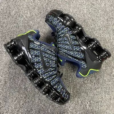 NIKE Shox