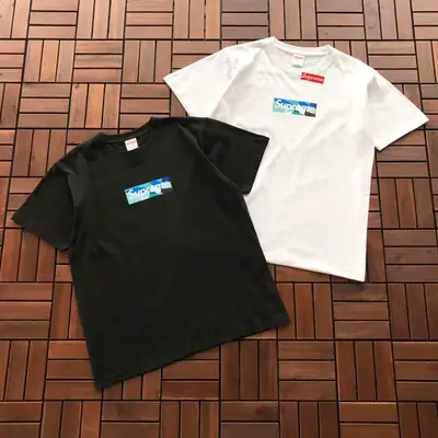 SUPREME T-Shirt