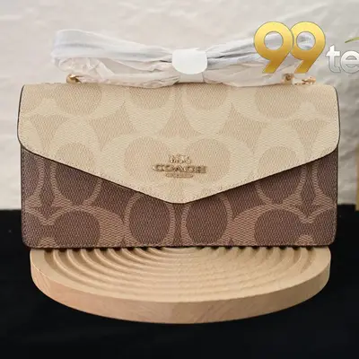 COACH | Item ID: 04741