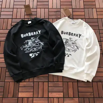 BURBERRY Sweater