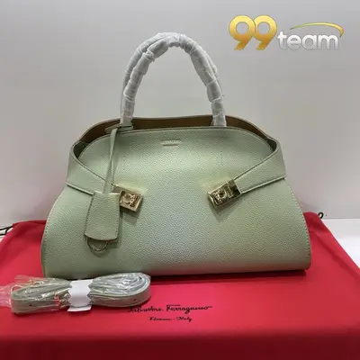 FERRAGAMO | Item ID: 22124