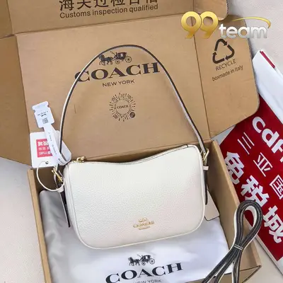 COACH | Item ID: 05192