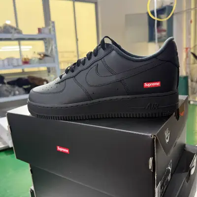 NIKE